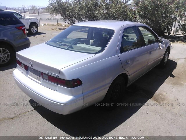 4T1BG22K9XU588087 - 1999 TOYOTA CAMRY CE/LE/XLE 金色 照片 4