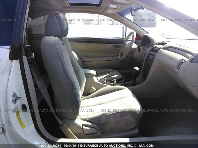 2T1CF28P2YC266405 - 2000 TOYOTA CAMRY SOLARA SE/SLE თეთრი ფოტო 5