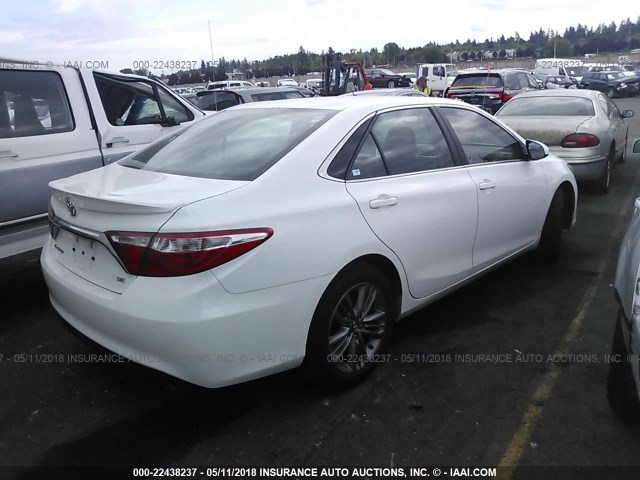 4T1BF1FKXHU766761 - 2017 TOYOTA CAMRY LE/XLE/SE/XSE WHITE photo 4