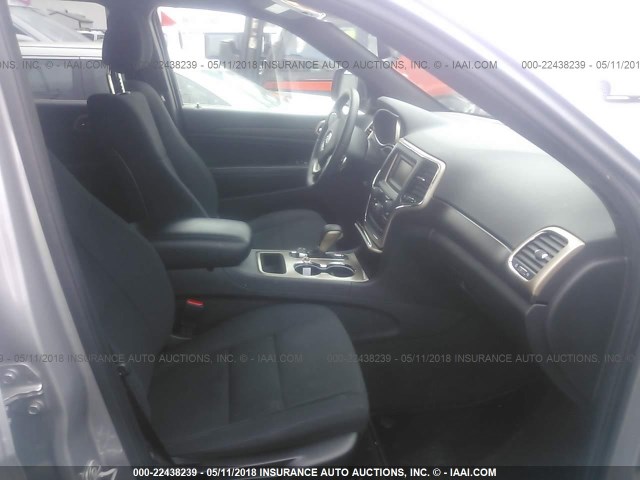 1C4RJFAG8GC480574 - 2016 JEEP GRAND CHEROKEE LAREDO GRAY photo 5