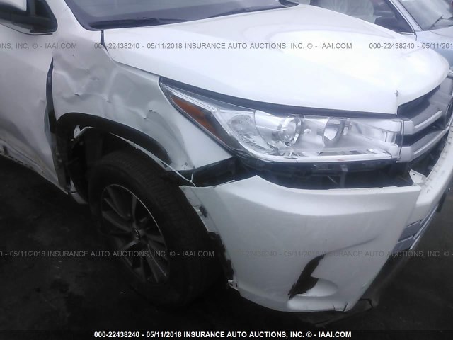 5TDJZRFH1HS513892 - 2017 TOYOTA HIGHLANDER SE/XLE WHITE photo 6