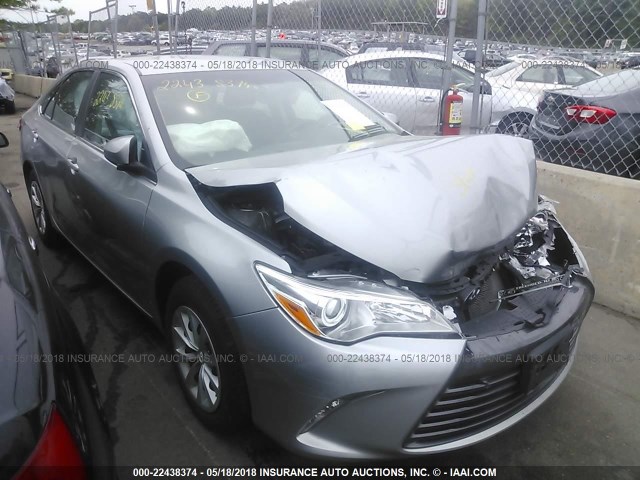 4T4BF1FK5FR464538 - 2015 TOYOTA CAMRY LE/XLE/SE/XSE GRAY photo 1