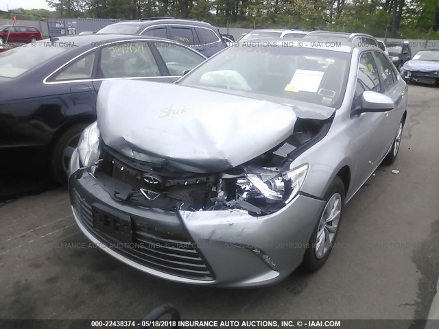 4T4BF1FK5FR464538 - 2015 TOYOTA CAMRY LE/XLE/SE/XSE GRAY photo 2