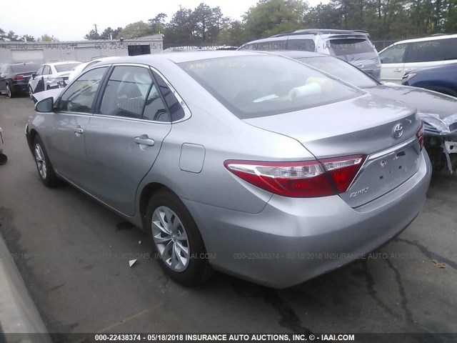 4T4BF1FK5FR464538 - 2015 TOYOTA CAMRY LE/XLE/SE/XSE GRAY photo 3
