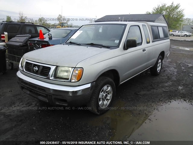 1N6DD26S4WC340461 - 1998 NISSAN FRONTIER KING CAB XE/KING CAB SE SILVER photo 2