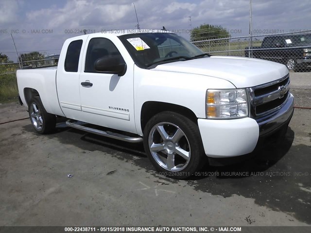 1GCRCREA9BZ213760 - 2011 CHEVROLET SILVERADO C1500  LS WHITE photo 1