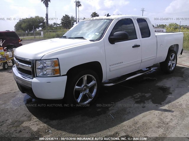 1GCRCREA9BZ213760 - 2011 CHEVROLET SILVERADO C1500  LS WHITE photo 2