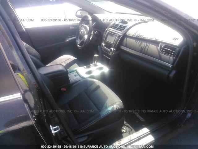 4T1BF1FK1CU057015 - 2012 TOYOTA CAMRY SE/LE/XLE 黑色 照片 5