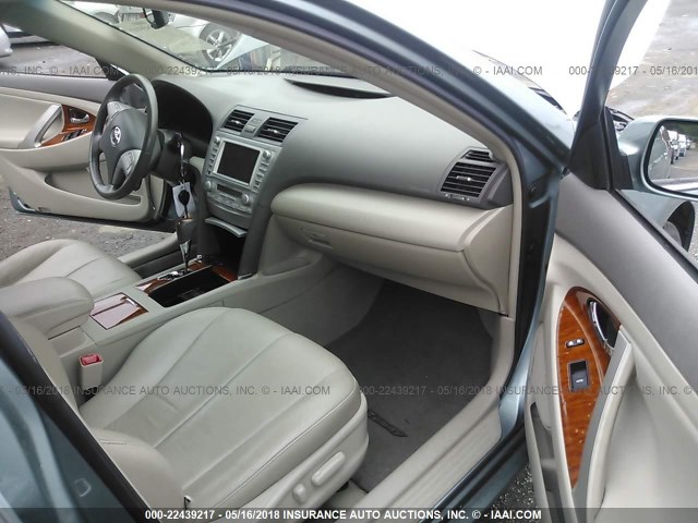 4T1BF3EK7BU633590 - 2011 TOYOTA CAMRY SE/LE/XLE GREEN photo 5