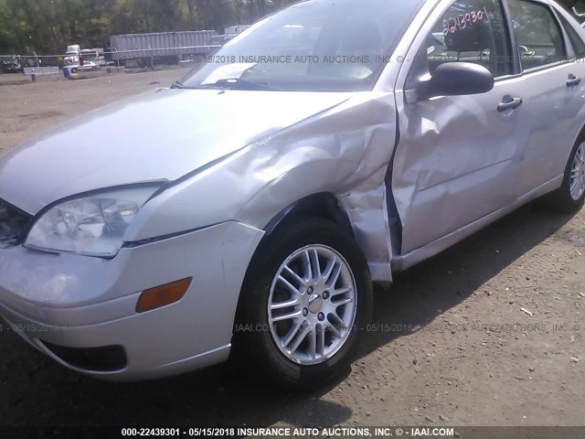 1FAHP34NX7W283199 - 2007 FORD FOCUS ZX4/S/SE/SES 银色 照片 6
