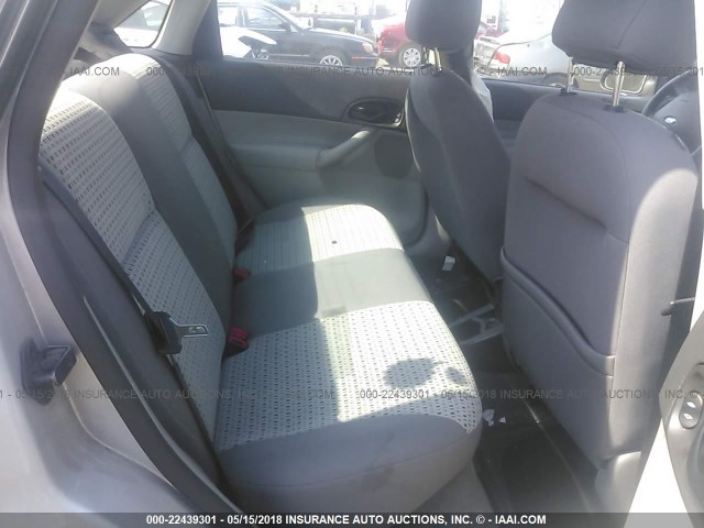 1FAHP34NX7W283199 - 2007 FORD FOCUS ZX4/S/SE/SES 银色 照片 8
