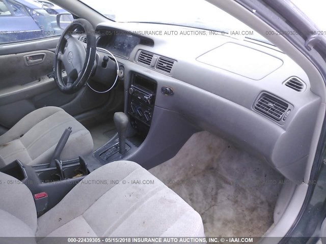 JT2BG22KX10595447 - 2001 TOYOTA CAMRY CE/LE/XLE GREEN photo 5