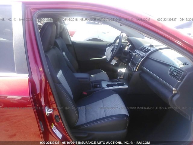 4T1BF1FK3CU543468 - 2012 TOYOTA CAMRY SE/LE/XLE RED photo 5