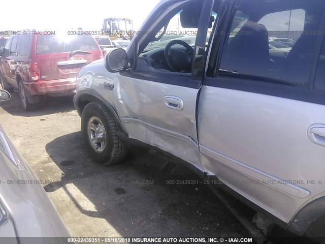 1FMPU16L4YLA44180 - 2000 FORD EXPEDITION XLT SILVER photo 6