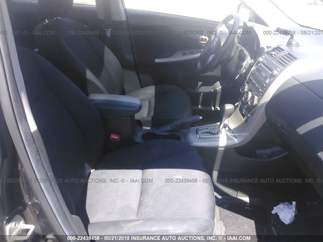 1NXBU4EE7AZ376256 - 2010 TOYOTA COROLLA S/LE/XLE ნაცრისფერი ფოტო 5