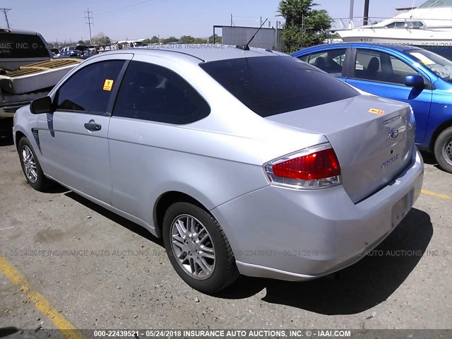 1FAHP33N28W151704 - 2008 FORD FOCUS SE/SEL/SES SILVER photo 3