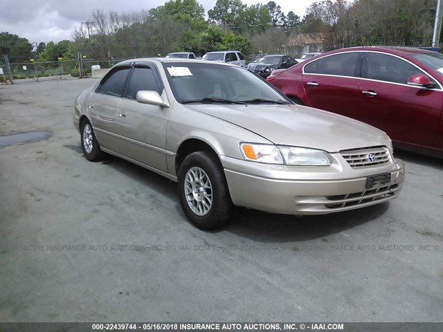JT2BG22K3X0295757 - 1999 TOYOTA CAMRY LE/XLE GOLD photo 1
