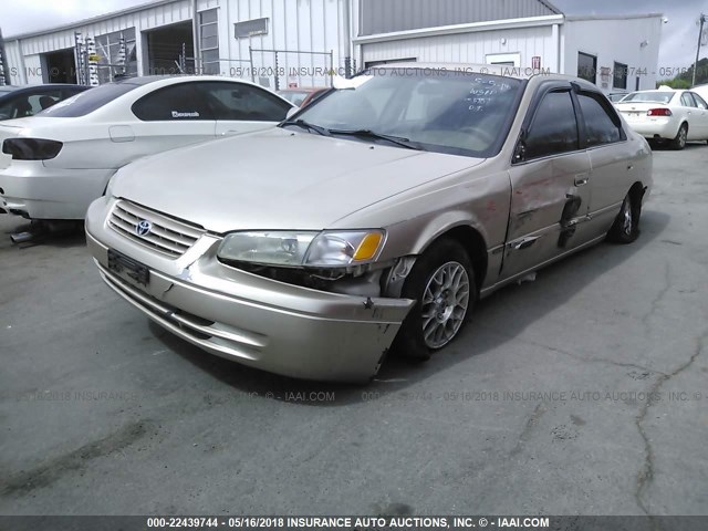 JT2BG22K3X0295757 - 1999 TOYOTA CAMRY LE/XLE GOLD photo 2