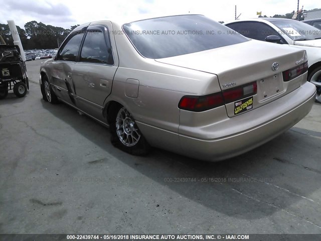 JT2BG22K3X0295757 - 1999 TOYOTA CAMRY LE/XLE GOLD photo 3