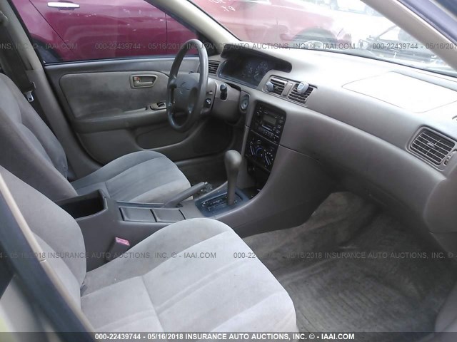 JT2BG22K3X0295757 - 1999 TOYOTA CAMRY LE/XLE GOLD photo 5