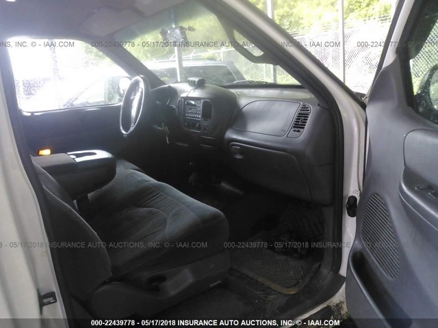 1FTZF1827XNB62951 - 1999 FORD F150 WHITE photo 5