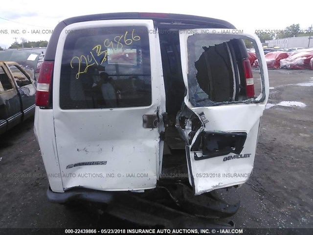 1GCHG35U651106871 - 2005 CHEVROLET EXPRESS G3500  WHITE photo 6