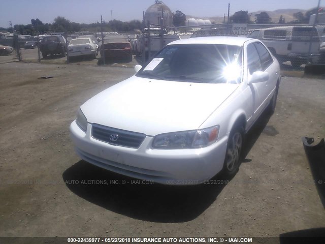 JT2BF22K410335760 - 2001 TOYOTA CAMRY CE/LE/XLE WHITE photo 2