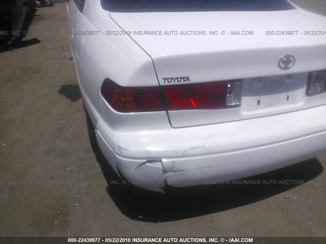 JT2BF22K410335760 - 2001 TOYOTA CAMRY CE/LE/XLE 白色 照片 6