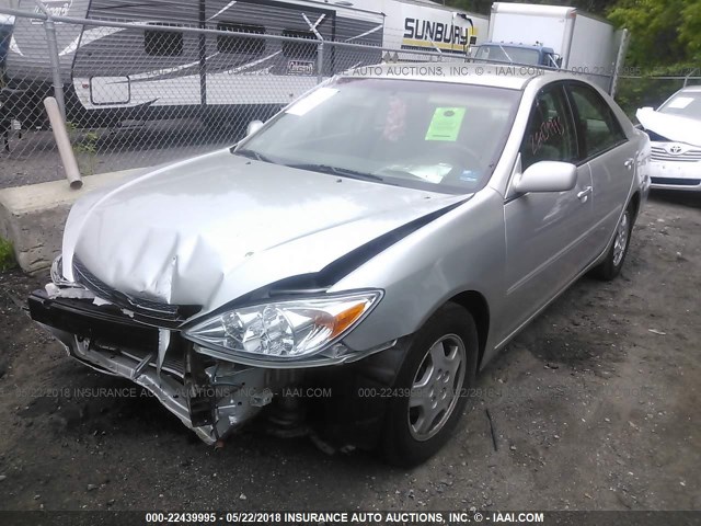 4T1BF32K43U566906 - 2003 TOYOTA CAMRY LE/XLE/SE GRAY photo 2