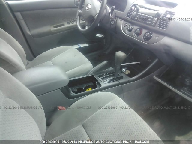 4T1BF32K43U566906 - 2003 TOYOTA CAMRY LE/XLE/SE GRAY photo 5