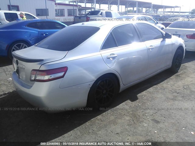 4T4BF3EK8BR190176 - 2011 TOYOTA CAMRY SE/LE/XLE 银色 照片 4