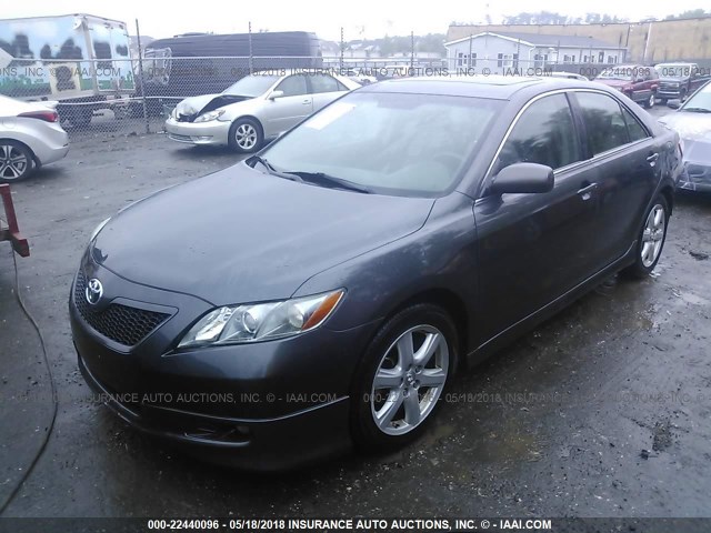 4T1BK46K18U062333 - 2008 TOYOTA CAMRY LE/XLE/SE ნაცრისფერი ფოტო 2