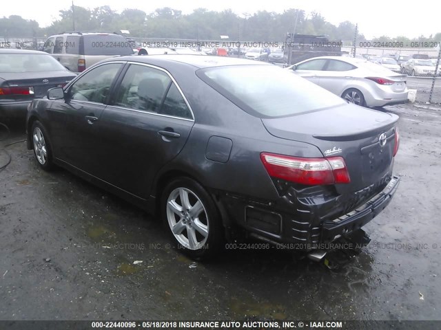 4T1BK46K18U062333 - 2008 TOYOTA CAMRY LE/XLE/SE ნაცრისფერი ფოტო 3
