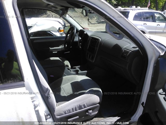 1FMZU73E24UC31634 - 2004 FORD EXPLORER XLT/XLT SPORT/NBX 白色 照片 5