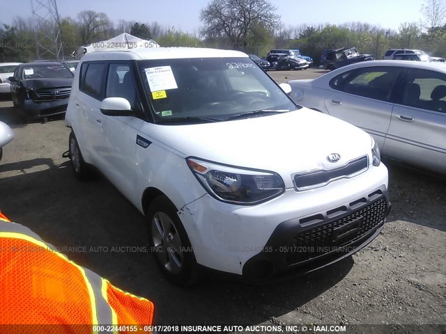 KNDJN2A29G7839437 - 2016 KIA SOUL WHITE photo 1