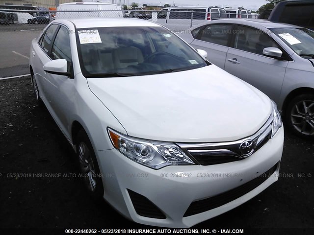 4T4BF1FK1ER399802 - 2014 TOYOTA CAMRY L/SE/LE/XLE 白色 照片 1