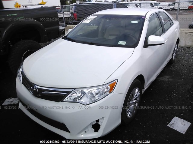 4T4BF1FK1ER399802 - 2014 TOYOTA CAMRY L/SE/LE/XLE 白色 照片 2