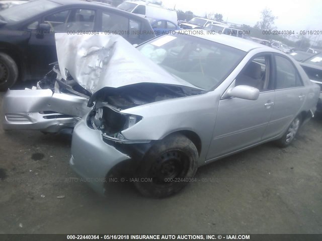 4T1BE32K13U749165 - 2003 TOYOTA CAMRY LE/XLE/SE SILVER photo 2