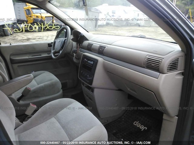 2FMZA51624BA49303 - 2004 FORD FREESTAR SE GRAY photo 5