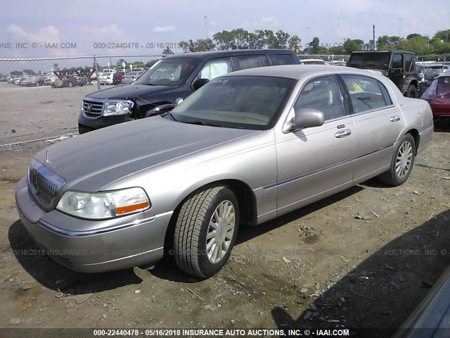 1LNHM81WX3Y637410 - 2003 LINCOLN TOWN CAR EXECUTIVE TAN photo 2