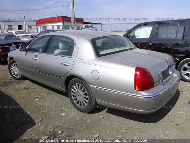 1LNHM81WX3Y637410 - 2003 LINCOLN TOWN CAR EXECUTIVE TAN photo 3