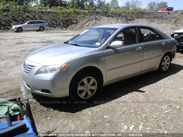 JTNBE46K573076828 - 2007 TOYOTA CAMRY NEW GENERAT CE/LE/XLE/SE SILVER photo 2