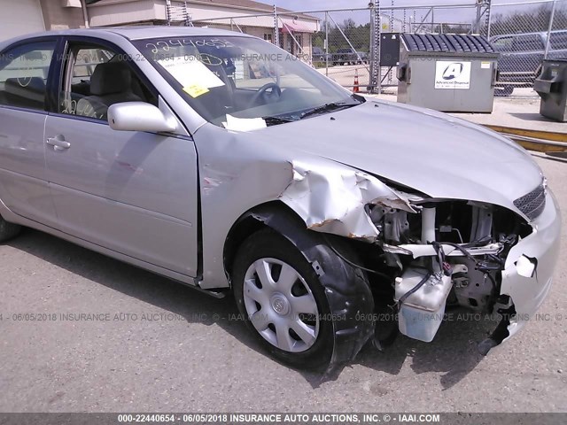 4T1BE32K82U021146 - 2002 TOYOTA CAMRY LE/XLE/SE SILVER photo 6