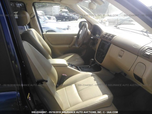 4JGAB72E51A267528 - 2001 MERCEDES-BENZ ML 430 蓝色 照片 5