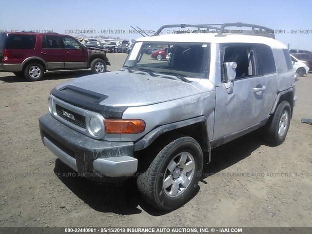 JTEBU11F870091899 - 2007 TOYOTA FJ CRUISER SILVER photo 2