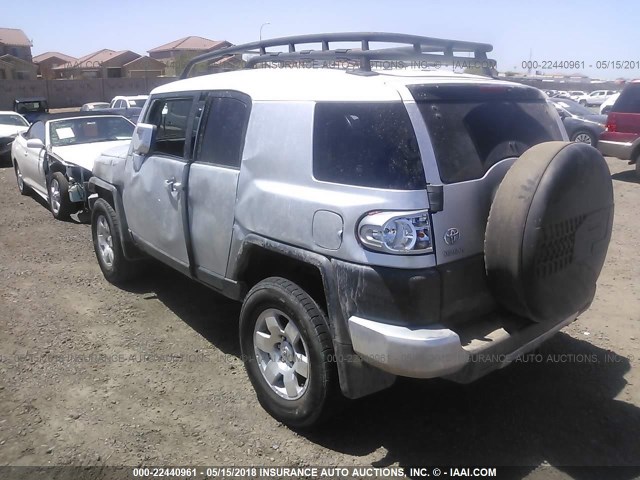 JTEBU11F870091899 - 2007 TOYOTA FJ CRUISER SILVER photo 3