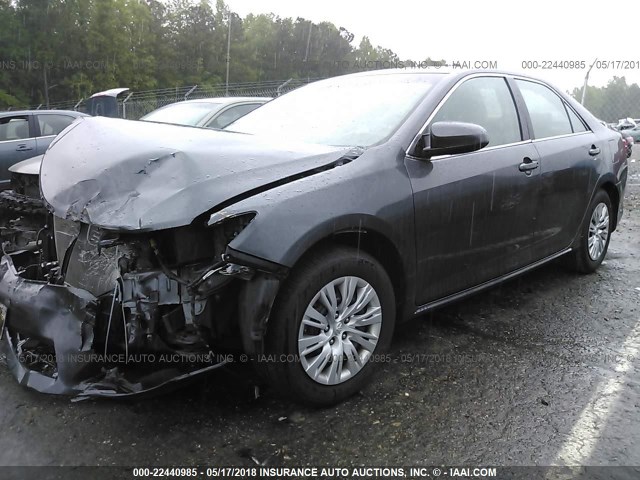 4T1BF1FK0DU280194 - 2013 TOYOTA CAMRY L/SE/LE/XLE 灰色 照片 2
