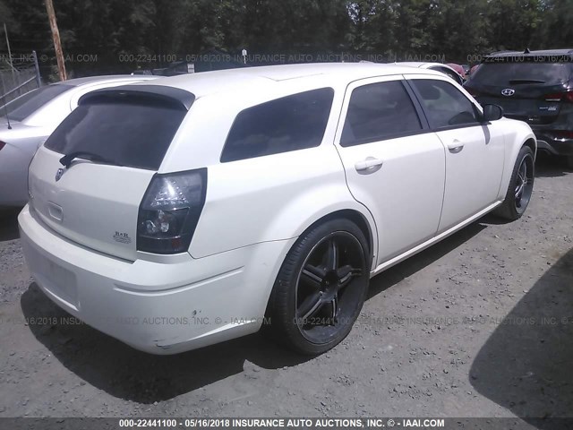 2D4FV47T77H666557 - 2007 DODGE MAGNUM SE WHITE photo 4