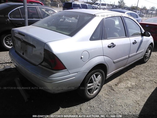 1FAFP34Z43W299953 - 2003 FORD FOCUS SE COMFORT/SE SPORT SILVER photo 4