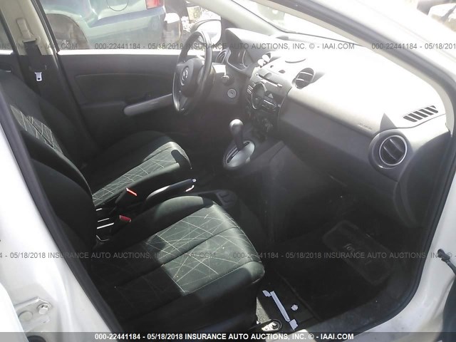 JM1DE1KZXE0183869 - 2014 MAZDA MAZDA2 SPORT WHITE photo 5